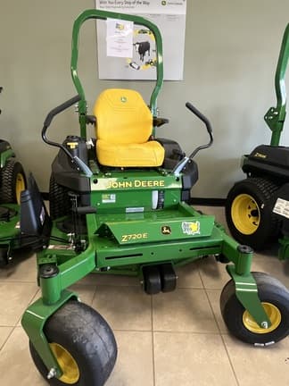 Main image John Deere Z720E